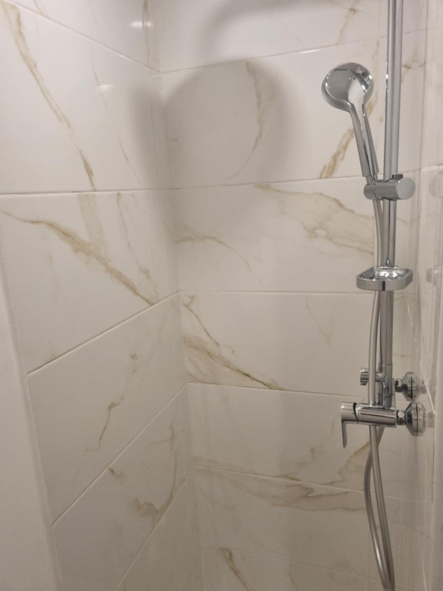 Chambre Privative Renove 2024, Climatisation, Tramway Sur Place , 12 Min Centre, 16 Min Plage, Apercu Lateral Mer, 2 Wc Avec 2 Salle De Bain, Private Room Renovated 2024, Air-Conditioned , Tram On Spot, 2 Toilets And 2 Bathrooms Nice Dış mekan fotoğraf