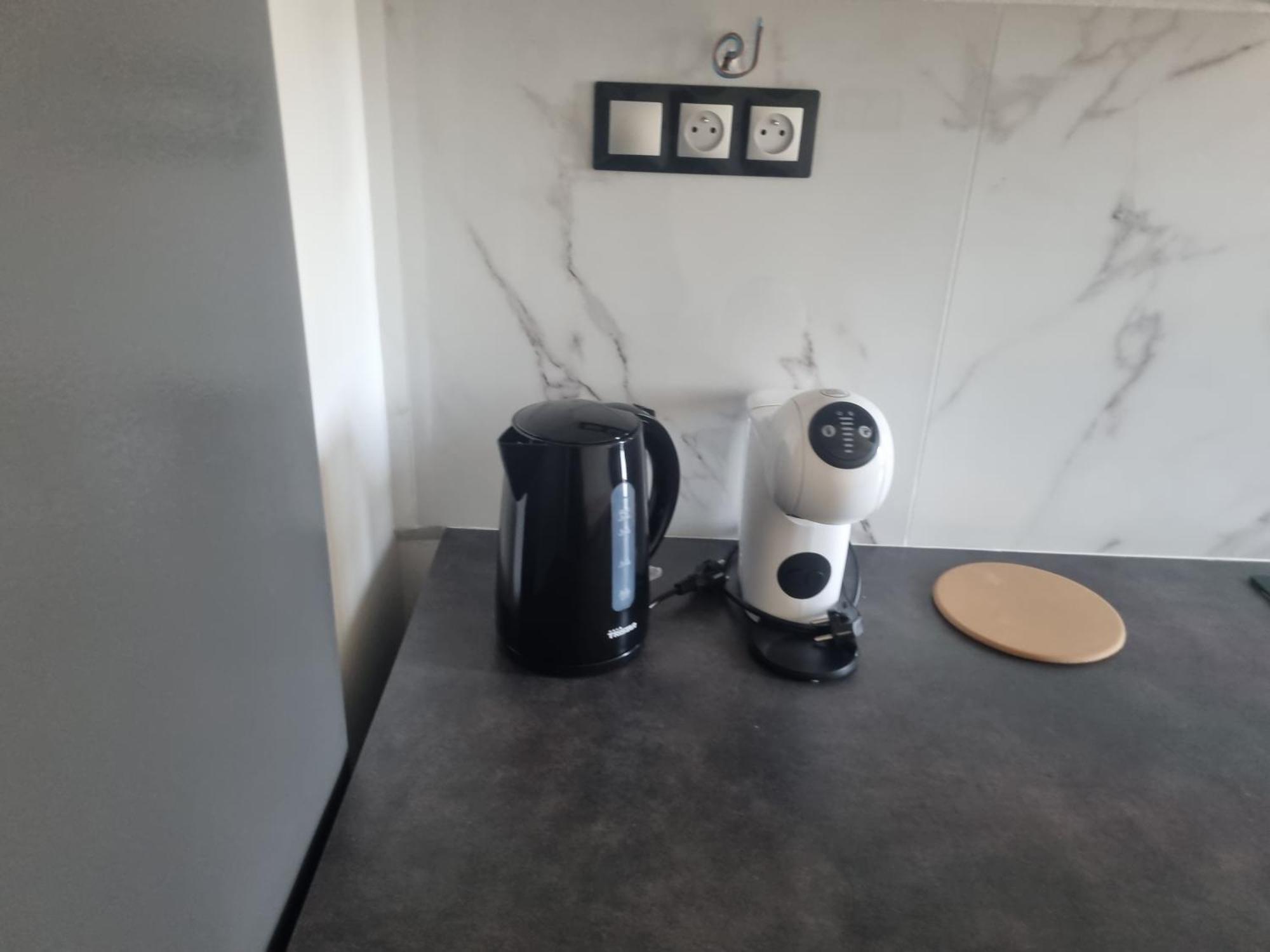 Chambre Privative Renove 2024, Climatisation, Tramway Sur Place , 12 Min Centre, 16 Min Plage, Apercu Lateral Mer, 2 Wc Avec 2 Salle De Bain, Private Room Renovated 2024, Air-Conditioned , Tram On Spot, 2 Toilets And 2 Bathrooms Nice Dış mekan fotoğraf